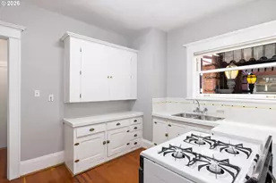2083 NW Johnson St, Portland, OR 97209 - Photo 12