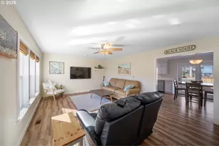 815 Broadway Ave, Winchester Bay, OR 97467 - Photo 14