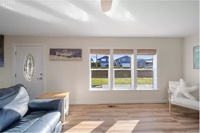 815 Broadway Ave, Winchester Bay, OR 97467 - Photo 16