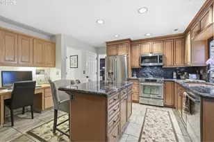 16867 Wight Ln, Lake Oswego, OR 97035 - Photo 12