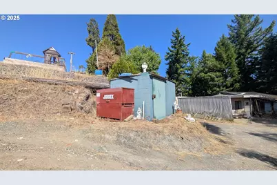 900 Old Cabin Dr, Glide, OR 97443 - Photo 2