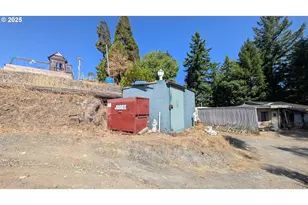 900 Old Cabin Dr, Glide, OR 97443 - Photo 2