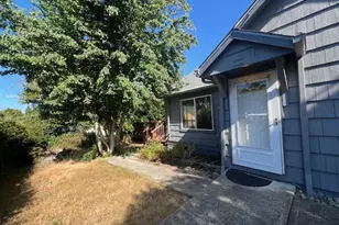 596 E 7th St, Coquille, OR 97423 - Photo 4