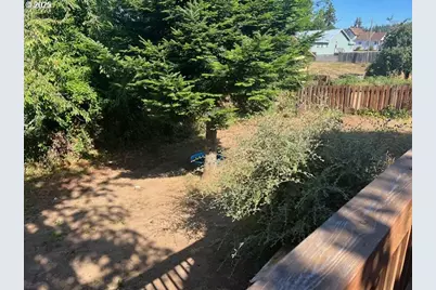 596 E 7th St, Coquille, OR 97423 - Photo 14