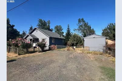 596 E 7th St, Coquille, OR 97423 - Photo 2