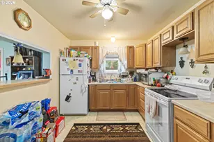 1266 S 14th St, Coos Bay, OR 97420 - Photo 8