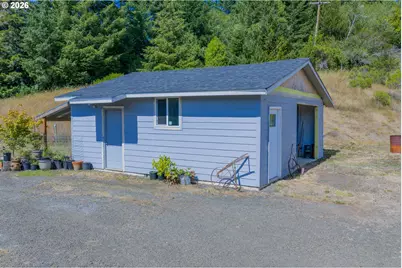 97733 Gravelford Ln, Myrtle Point, OR 97458 - Photo 6