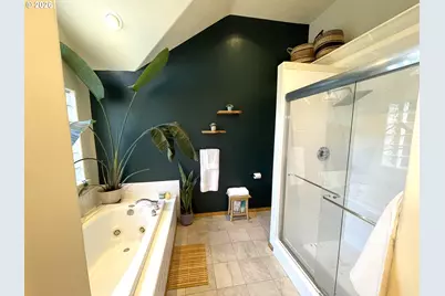 783 NW Thomas Ct, McMinnville, OR 97128 - Photo 16