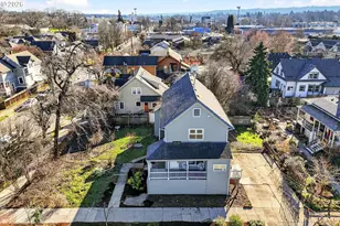 2028 SE Brooklyn St, Portland, OR 97202 - Photo 2