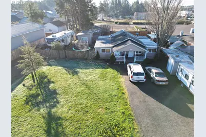 1890 37th St, Florence, OR 97439 - Photo 2