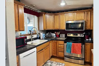 1890 37th St, Florence, OR 97439 - Photo 18