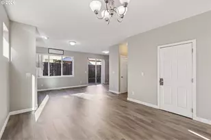 1649 SW Miranda Pl, Troutdale, OR 97060 - Photo 4