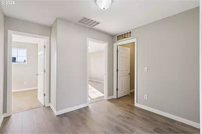 1649 SW Miranda Pl, Troutdale, OR 97060 - Photo 16