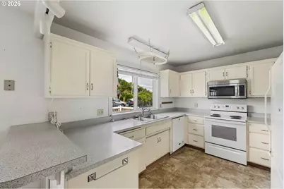 543 Chicago Ave SE, Bandon, OR 97411 - Photo 10