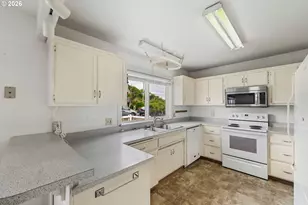 543 Chicago Ave SE, Bandon, OR 97411 - Photo 10
