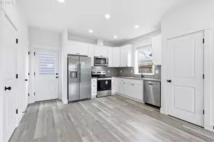 8665 SE Insley St, Portland, OR 97266 - Photo 12