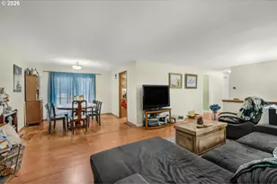 22225 SE Peggy Ann Dr, Damascus, OR 97089 - Photo 2