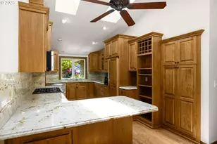 1066 NE 6th Dr, Hillsboro, OR 97124 - Photo 4