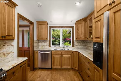 1066 NE 6th Dr, Hillsboro, OR 97124 - Photo 6