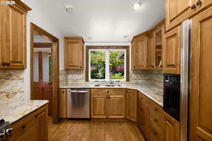 1066 NE 6th Dr, Hillsboro, OR 97124 - Photo 6