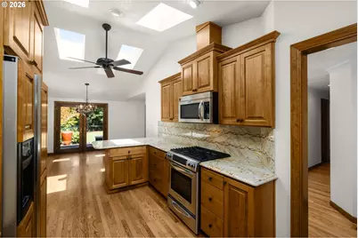 1066 NE 6th Dr, Hillsboro, OR 97124 - Photo 2