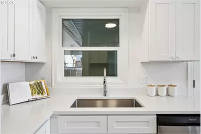 11942 NE Siskiyou St, Portland, OR 97220 - Photo 12