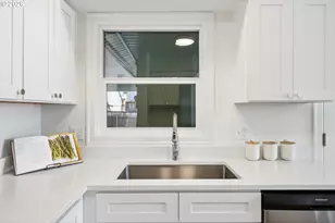 11942 NE Siskiyou St, Portland, OR 97220 - Photo 12