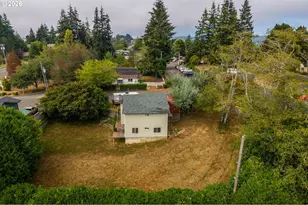 1005 Yew Ave, Coos Bay, OR 97420 - Photo 8