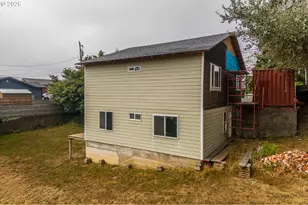 1005 Yew Ave, Coos Bay, OR 97420 - Photo 4