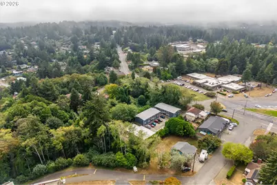1005 Yew Ave, Coos Bay, OR 97420 - Photo 12