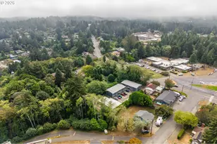 1005 Yew Ave, Coos Bay, OR 97420 - Photo 12