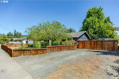 2219 19th St, Springfield, OR 97477 - Photo 36