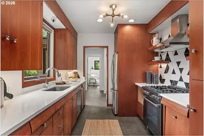 1710 SW Broadway Dr, Portland, OR 97201 - Photo 12