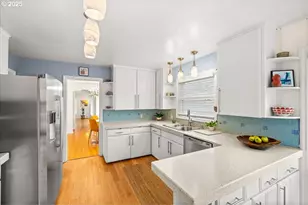 1805 NE Saratoga St, Portland, OR 97211 - Photo 8