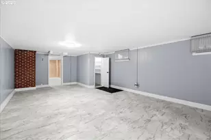 1805 NE Saratoga St, Portland, OR 97211 - Photo 16