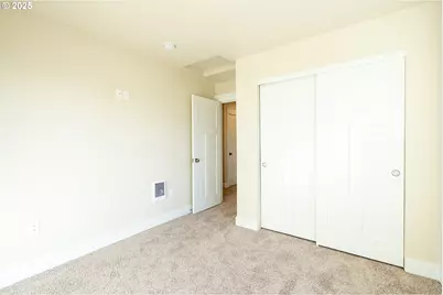 117 E Jersey St, Gladstone, OR 97027 - Photo 12