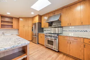 387 NE 15th Ct, Hillsboro, OR 97124 - Photo 4