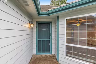 387 NE 15th Ct, Hillsboro, OR 97124 - Photo 2