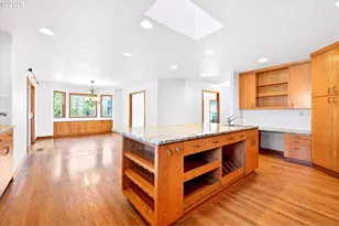 387 NE 15th Ct, Hillsboro, OR 97124 - Photo 10