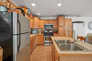 12631 SE Division St, Portland, OR 97236 - Photo 22