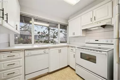 15116 SW Trillium Ln, Beaverton, OR 97007 - Photo 10