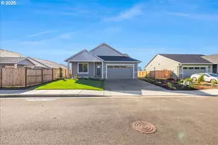 725 E 3rd St, Yamhill, OR 97148 - Photo 2