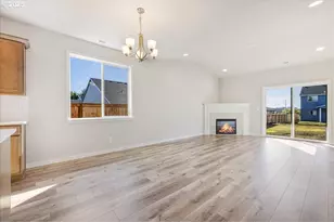 725 E 3rd St, Yamhill, OR 97148 - Photo 18