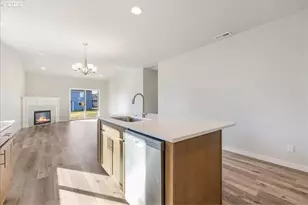 725 E 3rd St, Yamhill, OR 97148 - Photo 16