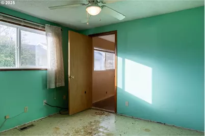 301 NW Midway St, Winston, OR 97496 - Photo 18