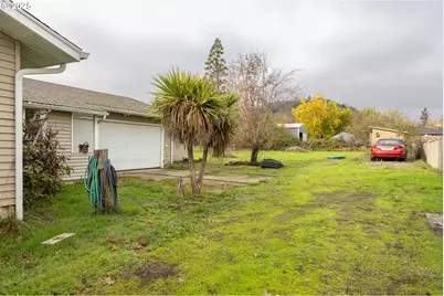 301 NW Midway St, Winston, OR 97496 - Photo 26