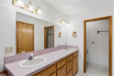 9703 NW 12th Ave, Vancouver, WA 98665 - Photo 28