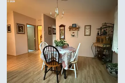 120 SE Oak Leaf Ln, Winston, OR 97496 - Photo 6
