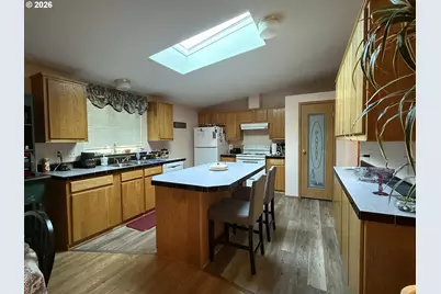 120 SE Oak Leaf Ln, Winston, OR 97496 - Photo 2