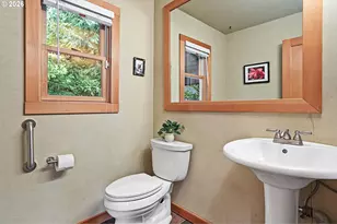 4068 SW Hewett Blvd, Portland, OR 97221 - Photo 16